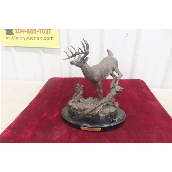 Ducks Unlimited 688/1000 Hard Right Deer Buck Display