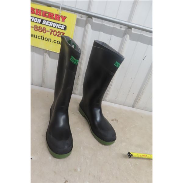 New Steel-Toed Rubber Boots – Size 11