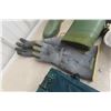 Image 3 : Air Canada Carry-On, Insulated Safety Gloves, Micron 9 Skates and Insulated Rubber Boots – Size 11