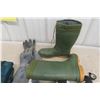 Image 4 : Air Canada Carry-On, Insulated Safety Gloves, Micron 9 Skates and Insulated Rubber Boots – Size 11