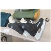 Image 5 : Air Canada Carry-On, Insulated Safety Gloves, Micron 9 Skates and Insulated Rubber Boots – Size 11