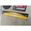 Image 4 : New Air Hammer Adn Chisels , 2 Wire Wheels, Utility Knife and Sprayer Wand