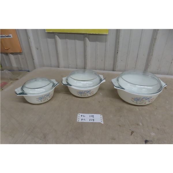 Set of 3 Covered Pyrex Casserole Cookwear