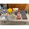 Image 1 : Assorted Kitchenware, Bakeware and Glassware