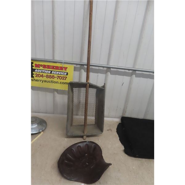 Handled Sifter, Implement Seat