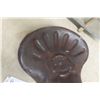 Image 3 : Handled Sifter, Implement Seat