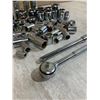 Image 2 : 66 Pcs Total Sockets 1 Extension 1 Ratchet