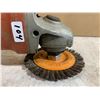 Image 3 : Black & Decker 4.5"  Electric Angle Grinder