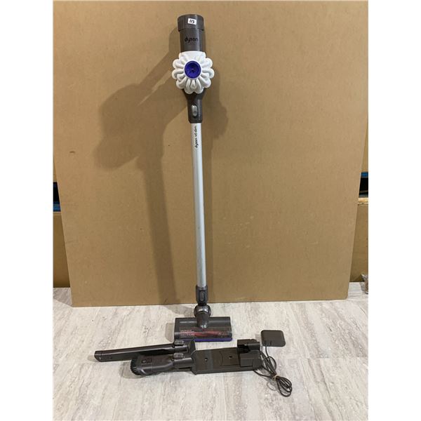 Dyson V6 Vacuum Cleaner Working