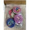 Image 5 : Party Favor Kit for Kids! - Keychains - Bracelets - Pins & Stickers