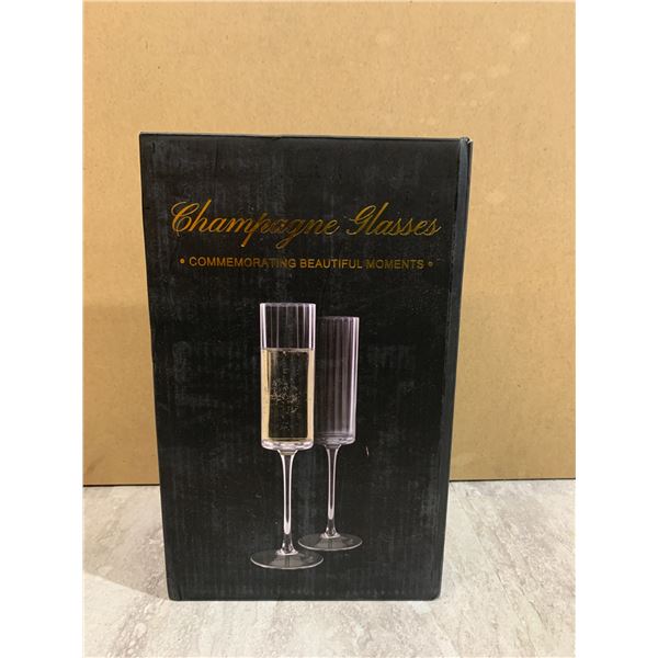 Set of 2 Ribbed Champagne Glasses