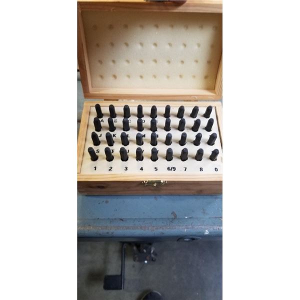 CASED BIT SETS