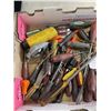 Image 3 : TRAY OF SCREWDRIVERS AND CHALKLINE