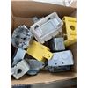 Image 6 : LARGE LOT OF ELECTRICAL  ACCESSORIES - BOXES, CLIPS, BRACKETS, ETC