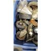 Image 2 : TOTE OF ASSORTED HEAVY DUTY CASTORS