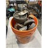 Image 2 : BUCKET OF HEAVY DUTY CASTORS