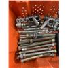Image 3 : TRAY OF HEAVY DUTY HINGES, AND BOLTS, ANCHORS, LATCHES