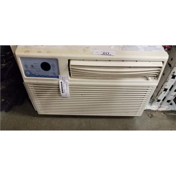 WINDOW AC UNIT 8200BTU - WORKING