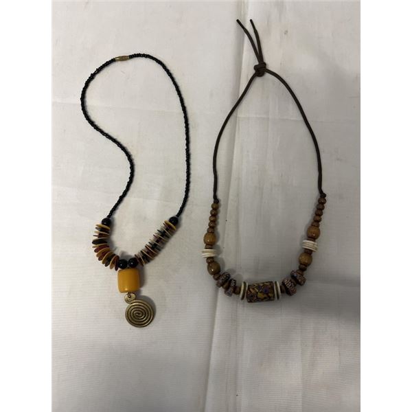 WOOD AMBER AND CHEVRON BEADS NECKLACE
