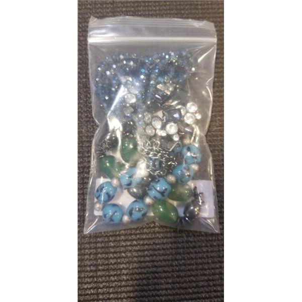 VINTAGE GLASS AND RHINESTONES NECKLACE, BLUE CRYSTAL BEADS NECKLACE AND 2 BRACELETS