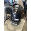 Image 3 : MIELE CANNISTER VACUUM WORKING