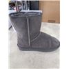 Image 5 : 2 NEW PAIRS OF WOMENS SIZE 6.5 BOOTS