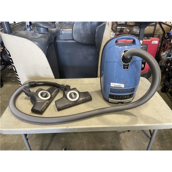 MIELE CANNISTER VACUUM WORKING