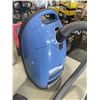 Image 5 : MIELE CANNISTER VACUUM WORKING