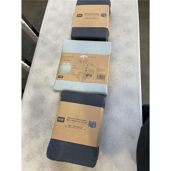 2 NEW KING SIZE FITTED SHEETS AND KING DUVET COVER