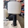 Image 2 : 3 TABLE LAMPS W/ SHADES