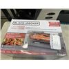 Image 4 : BLACK AND DECKER 4-SLICE AIR FRY TOASTER OVEN - TESTED WORKING, RETAIL $179