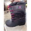 Image 2 : 3 PAIRS OF WOMENS SIZE 6 BOOTS