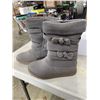 Image 4 : 3 PAIRS OF WOMENS SIZE 6 BOOTS