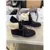 Image 7 : 3 PAIRS OF WOMENS SIZE 6 BOOTS
