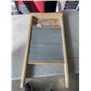 Image 1 : VINTAGE WASHBOARD