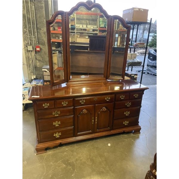 LEXTINGTON FURNITURE MAHOGANY DRESSER W/ MIRROR