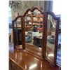Image 2 : LEXTINGTON FURNITURE MAHOGANY DRESSER W/ MIRROR