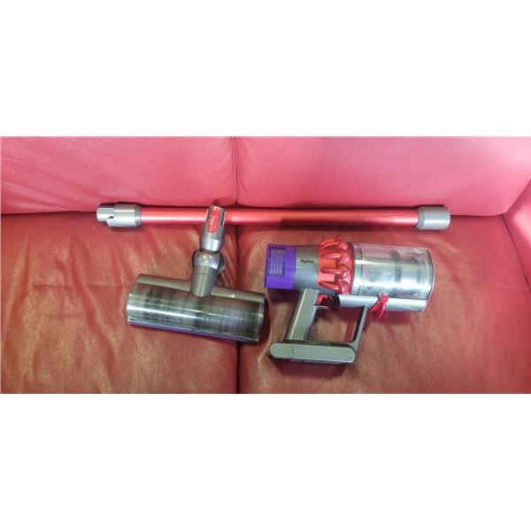 DYSON CYCLONE V10 MOTORHEAD CORDLESS STICK VACUUM - TESTED WORKING, RETAIL $799