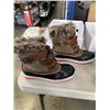 Image 2 : 3 NEW PAIRS OF WOMENS SIZE 9.5 BOOTS