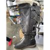 Image 2 : 3 NEW PAIRS OF WOMENS SIZE 7 BOOTS