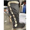 Image 3 : 3 NEW PAIRS OF WOMENS SIZE 7 BOOTS