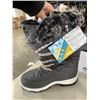 Image 4 : 3 NEW PAIRS OF WOMENS SIZE 7 BOOTS