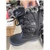 Image 2 : 4 NEW PAIRS OF KIDS SIZE 11 BOOTS