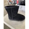 Image 5 : 4 NEW PAIRS OF KIDS SIZE 11 BOOTS