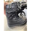 Image 7 : 4 NEW PAIRS OF KIDS SIZE 11 BOOTS