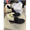 Image 3 : 3 NEW PAIRS OF WOMENS SIZE 7.5 BOOTS