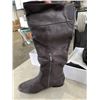 Image 6 : 3 NEW PAIRS OF WOMENS SIZE 7.5 BOOTS
