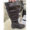 Image 7 : 3 NEW PAIRS OF WOMENS SIZE 7.5 BOOTS