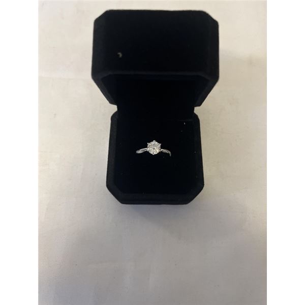 NEW PLATINUM PLATED 1.0CT SIMULATED DIAMOND (CZ) SOLITAIRE RING, RESIZEABLE
