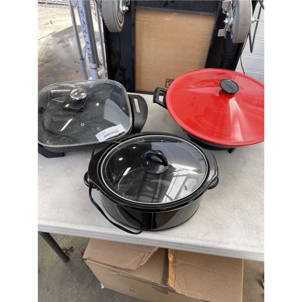 2 ELECTRIC WOKS AND SLOW COOKER